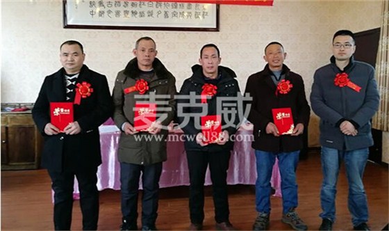 氣樓廠家優秀員工合影